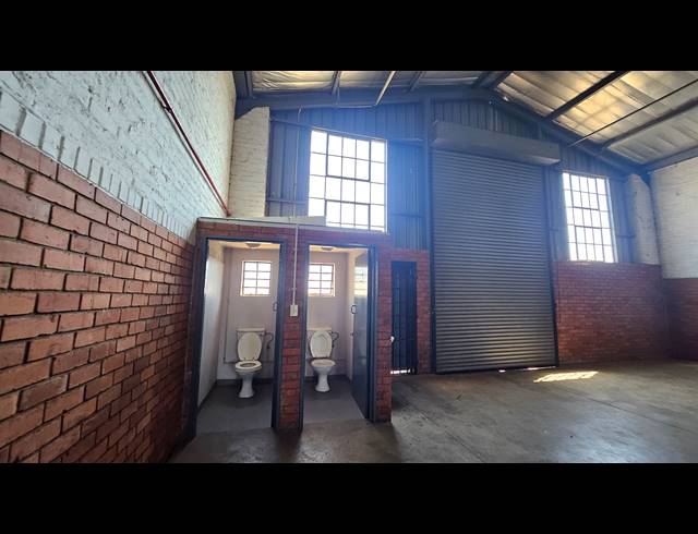 330M² WAREHOUSE TO LET IN ROSSLYN